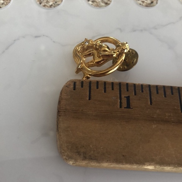 Vintage Gold Tone Pin - Picture 2 of 3